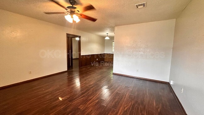 Building Photo - 915 Delmar Cir