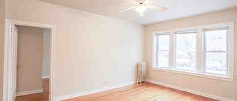 Building Photo - 2422 W Catalpa Ave