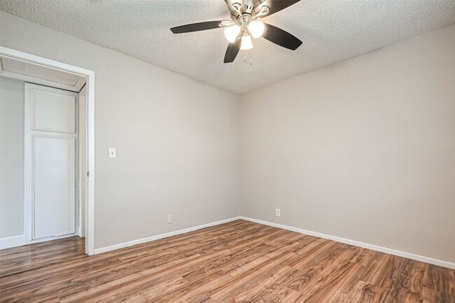 Building Photo - 8430 Round Rock Dr