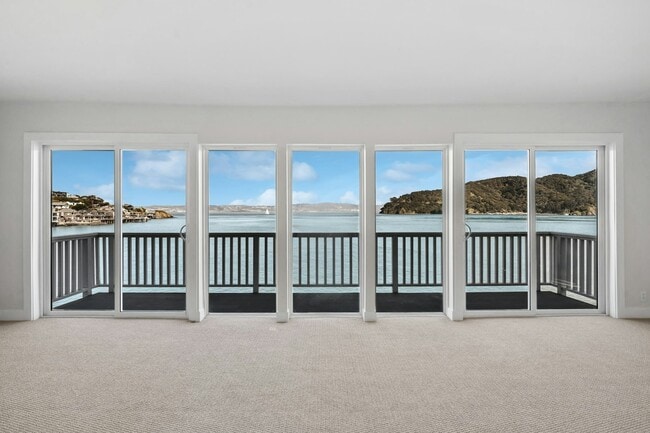 Building Photo - 2038 Paradise Dr