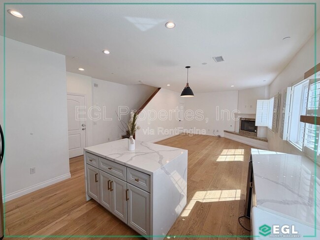 Building Photo - 1521 S Hayworth Ave