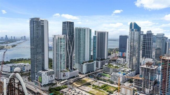 Building Photo - 851 NE 1st Ave