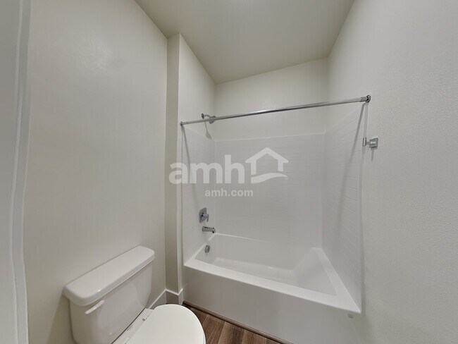 Building Photo - 522 Silverbell Falls Pl