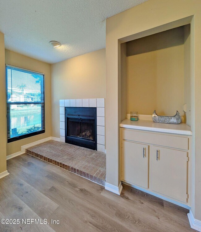 Building Photo - 10200 Belle Rive Blvd