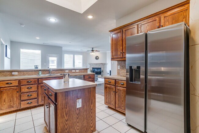 Building Photo - Fully Furnished 3 bed, 2 bath in White Settlement!