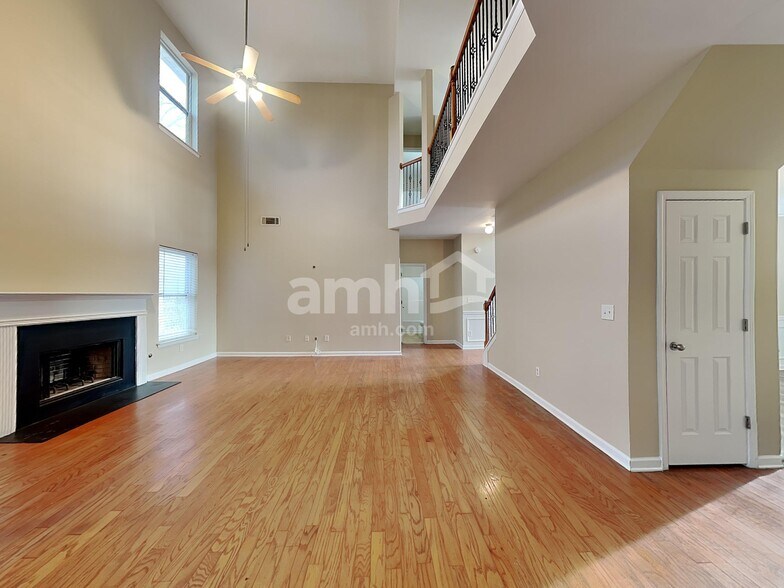 Building Photo - 1450 Grey Rock Way