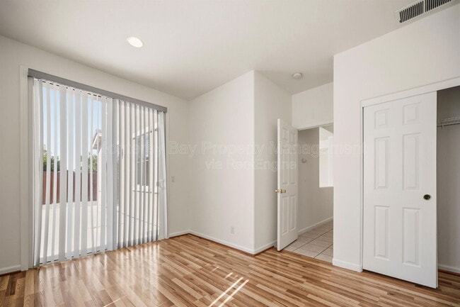 Building Photo - 4725 Sea Ridge Ct