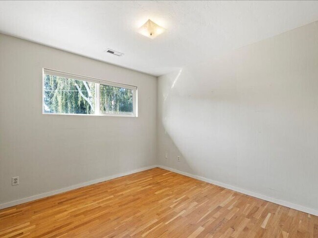 Building Photo - 3603 W Canal Dr