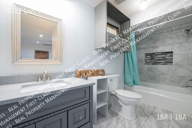 Building Photo - 9411 Live Point