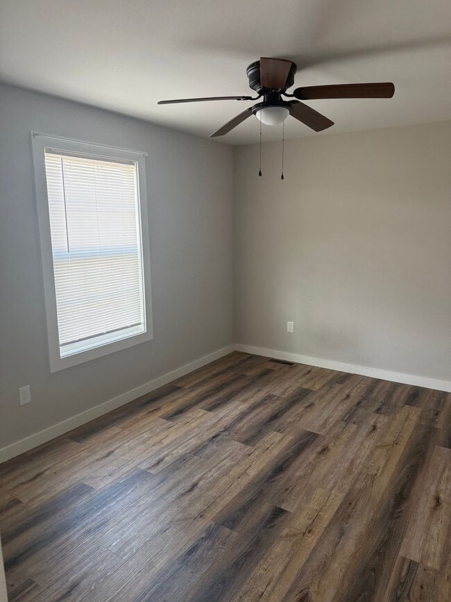Building Photo - 501 Livy Ln