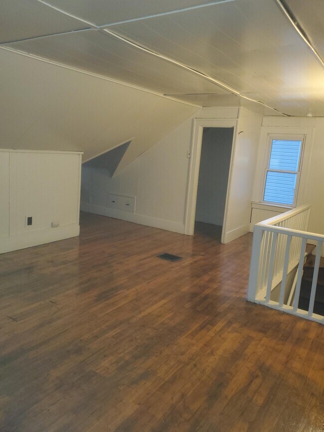 Building Photo - 18530 Plainview Ave