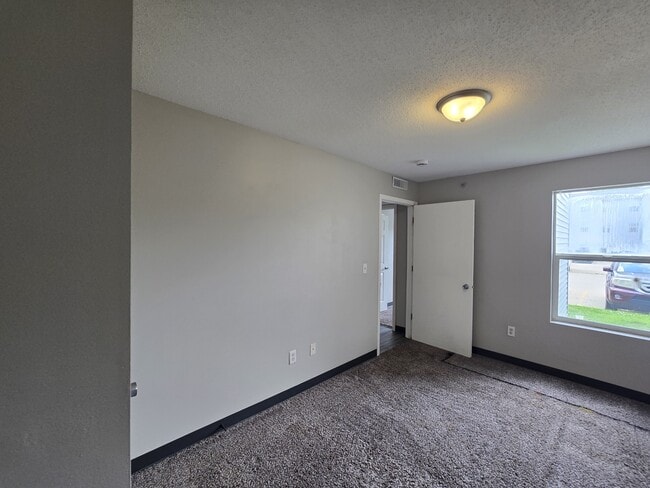 Building Photo - 60 Miller Ave SW