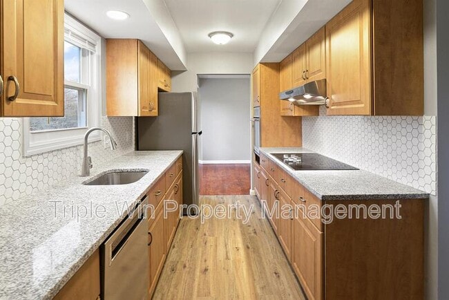 Building Photo - 2041 Northaire Ln