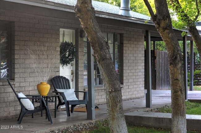 Building Photo - 1428 S Oakley Pl