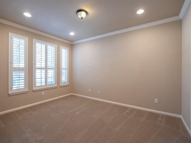 Building Photo - 5501 Fort Benton Dr