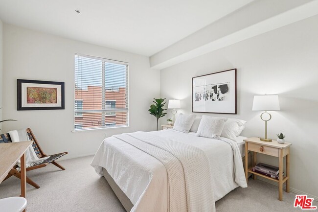 Building Photo - 100 S Alameda St