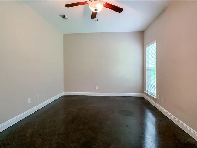 Building Photo - Stables 139