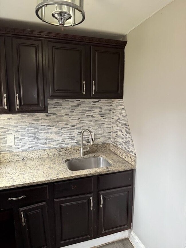 Building Photo - Three-Bedroom Home In Baltimore