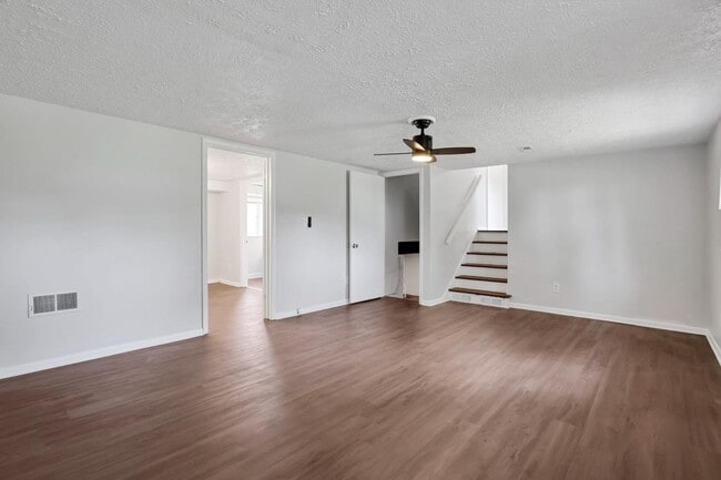 Building Photo - 3150 Vauxhall Dr