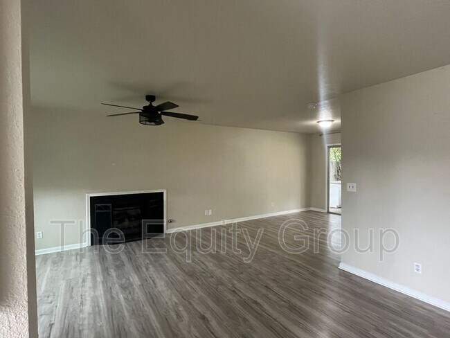 Building Photo - 143 N Simon St