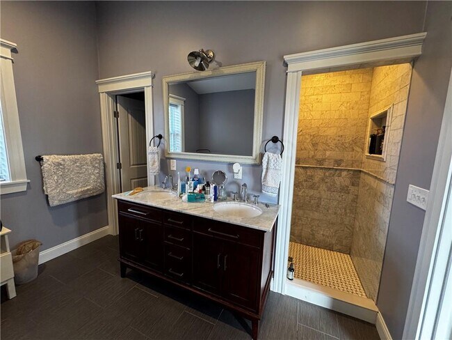 Building Photo - 73 Dye Hill Rd