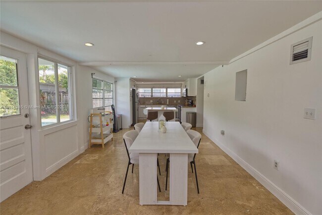 Building Photo - 8240 SW 62nd Ct