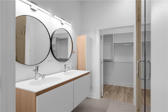 Building Photo - 1155 Custer Ave SE