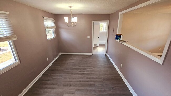 Building Photo - 3 BD 2 BA in Shamrock Village