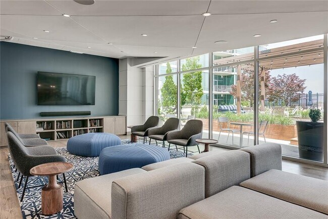 Building Photo - 943 Peachtree St NE