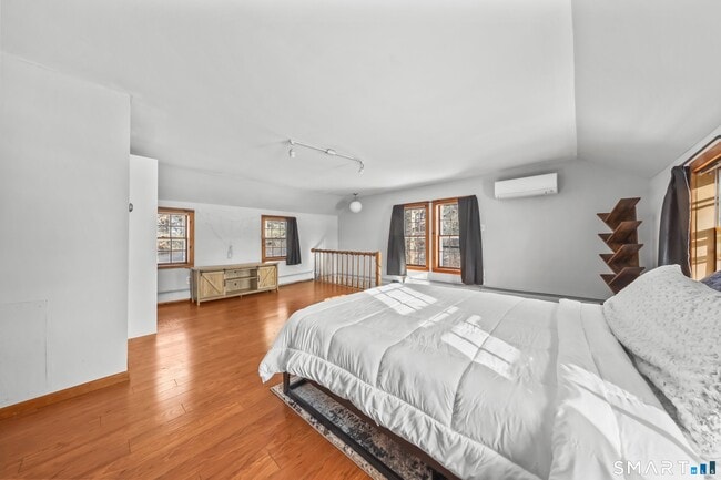 Building Photo - 62 Church St