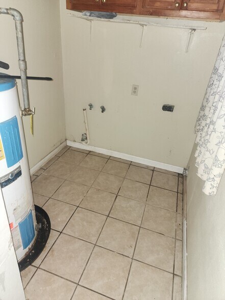 Building Photo - 6356 Buttonwood Dr