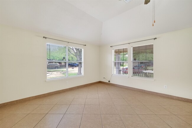 Building Photo - 19755 Cozy Cabbin Dr