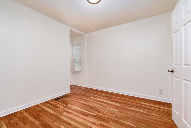 Building Photo - 9429 Harold Dr