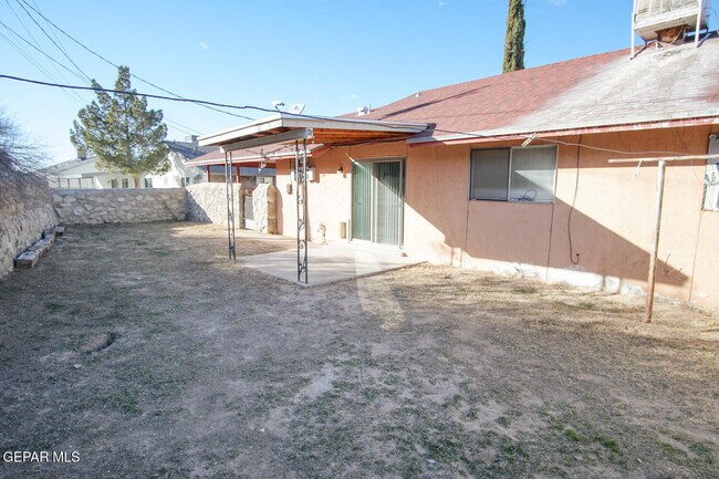 Building Photo - 6437 Pizarro St