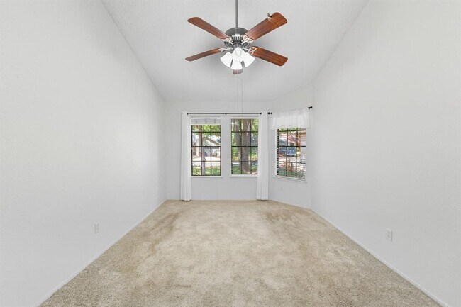 Building Photo - 8909 Romayne Ln