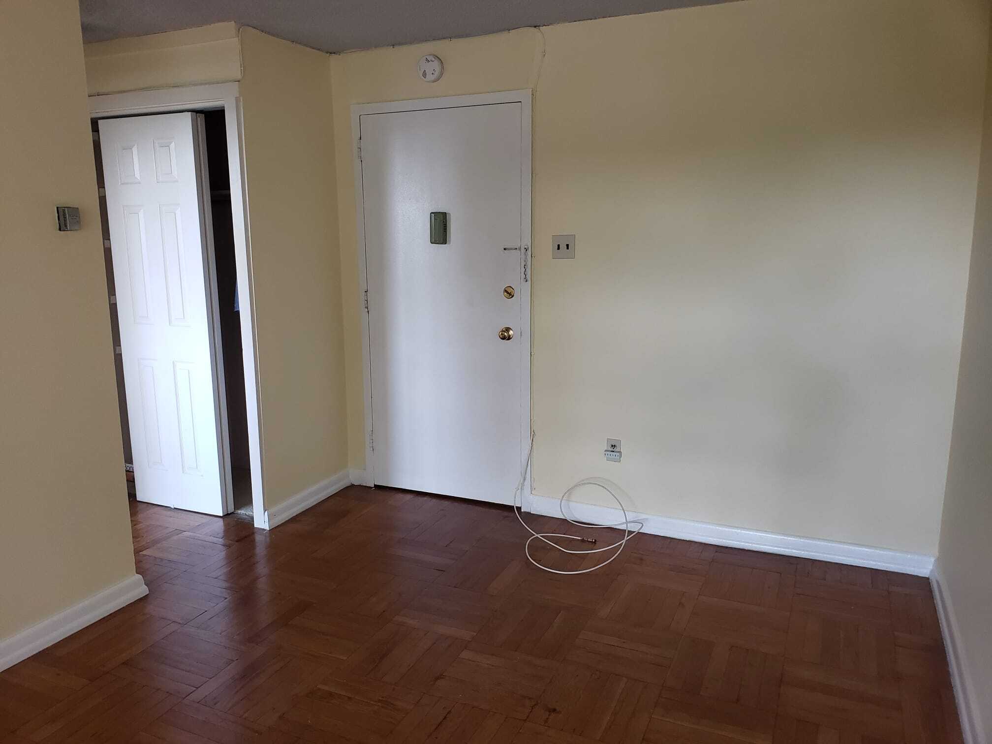 Entry - 1030 E Lancaster Ave