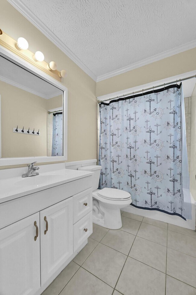 Building Photo - 462 NW Sherbrooke Ave