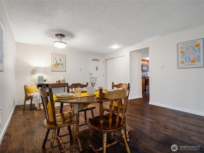 Building Photo - 7425 Ruby Dr SW