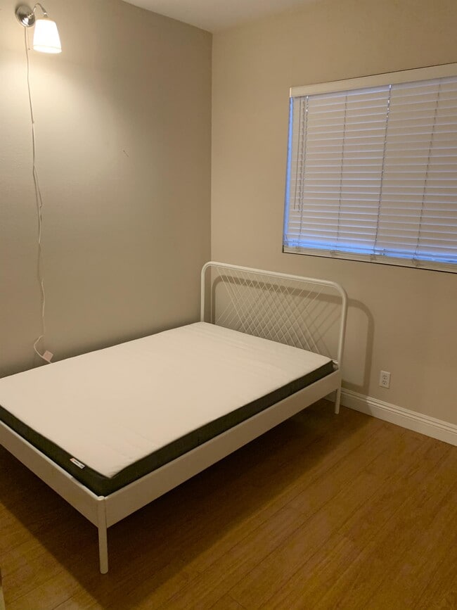 Building Photo - 281 Camphor Pl