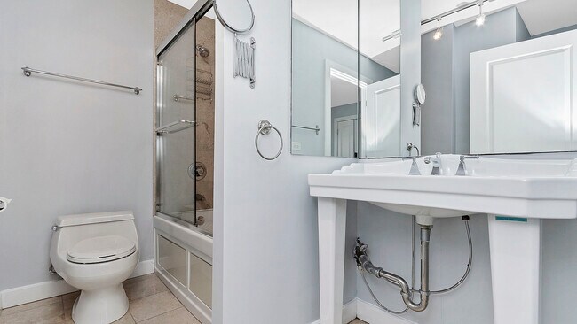 Building Photo - 30 E Huron St