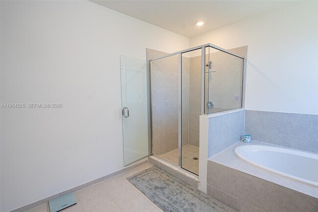 Building Photo - 139 NE 27th Terrace