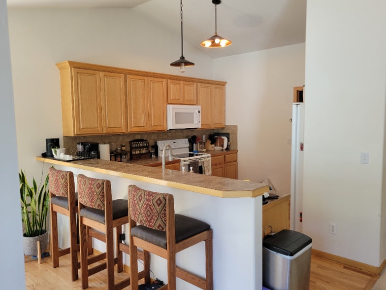 Building Photo - 456 Lavastone Ave