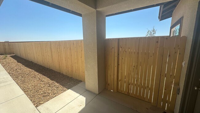 Building Photo - Coyote Run Duplexes 6000