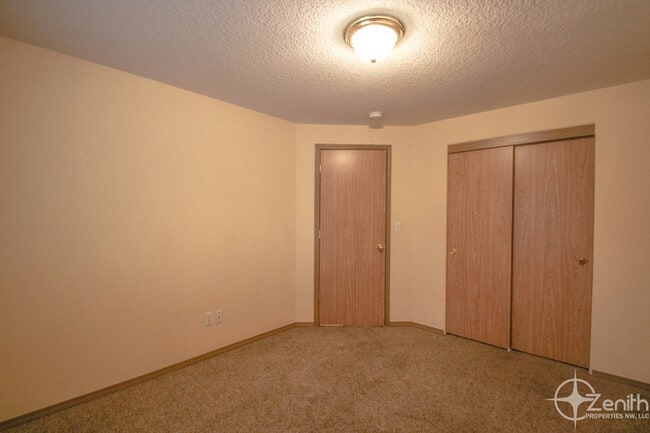 Building Photo - 2712 NE 164th Pl