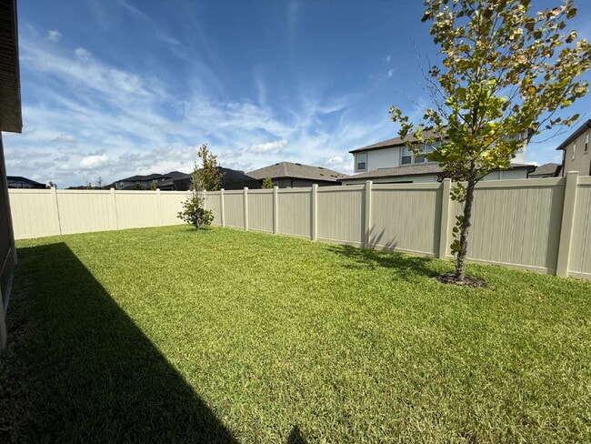 Building Photo - "Charming 3-Bed Oasis with 2 Full Baths in...