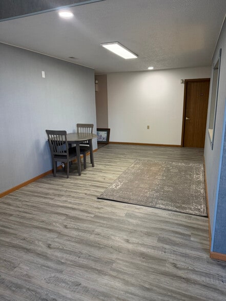 Building Photo - 604 S Polk St