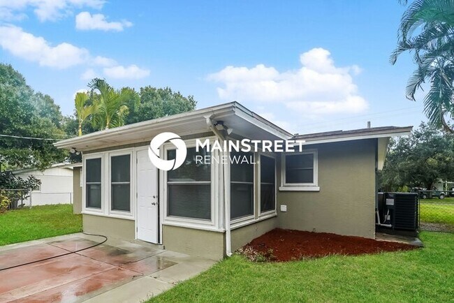 Building Photo - 3 Bedroom Pet-Friendly Home in VENICE, FL with Main Street Renewal