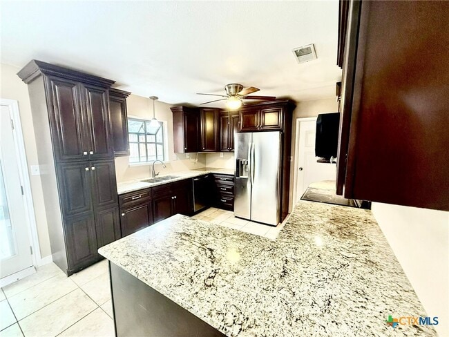 Building Photo - 103 Crestview Dr