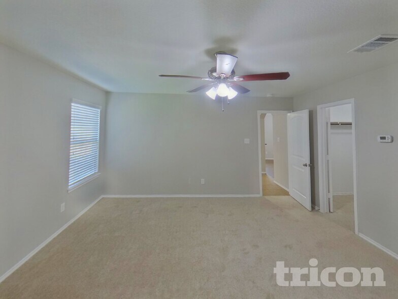 Building Photo - 1112 Roman Dr