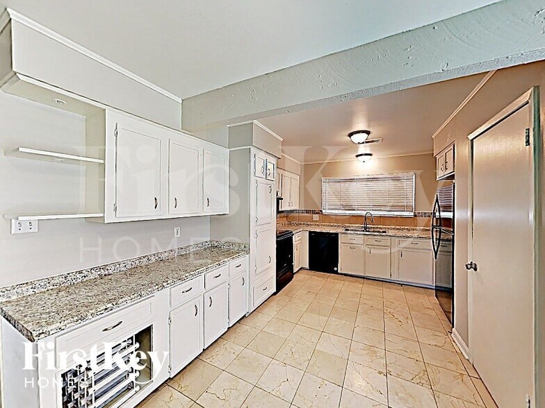 Building Photo - 13818 Lynnwood Ln